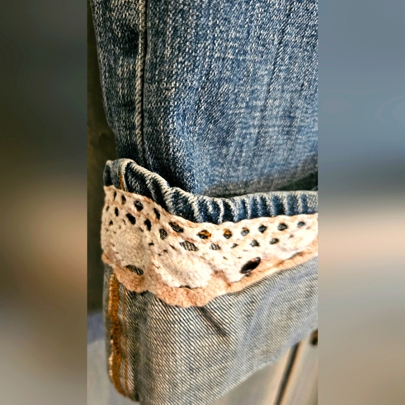 Manhattan Collection Blues Stonewash Cuffed Jeans (4) - Picture 6 of 12